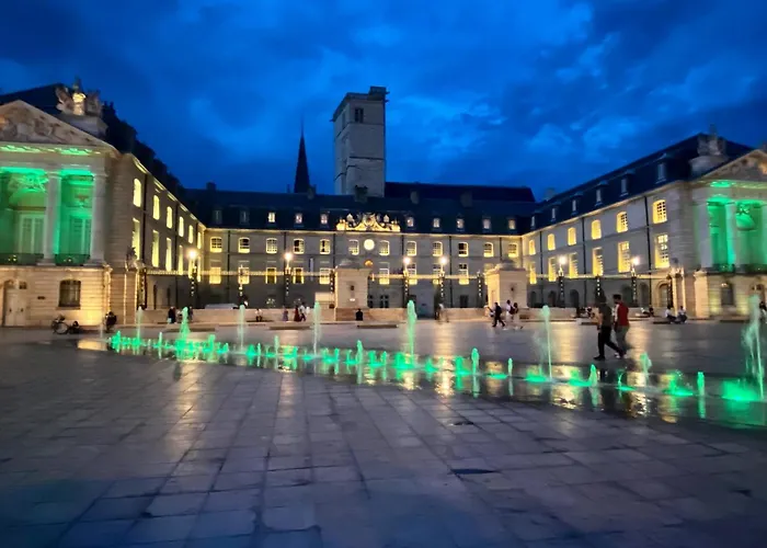 Loft & Privatif アパート